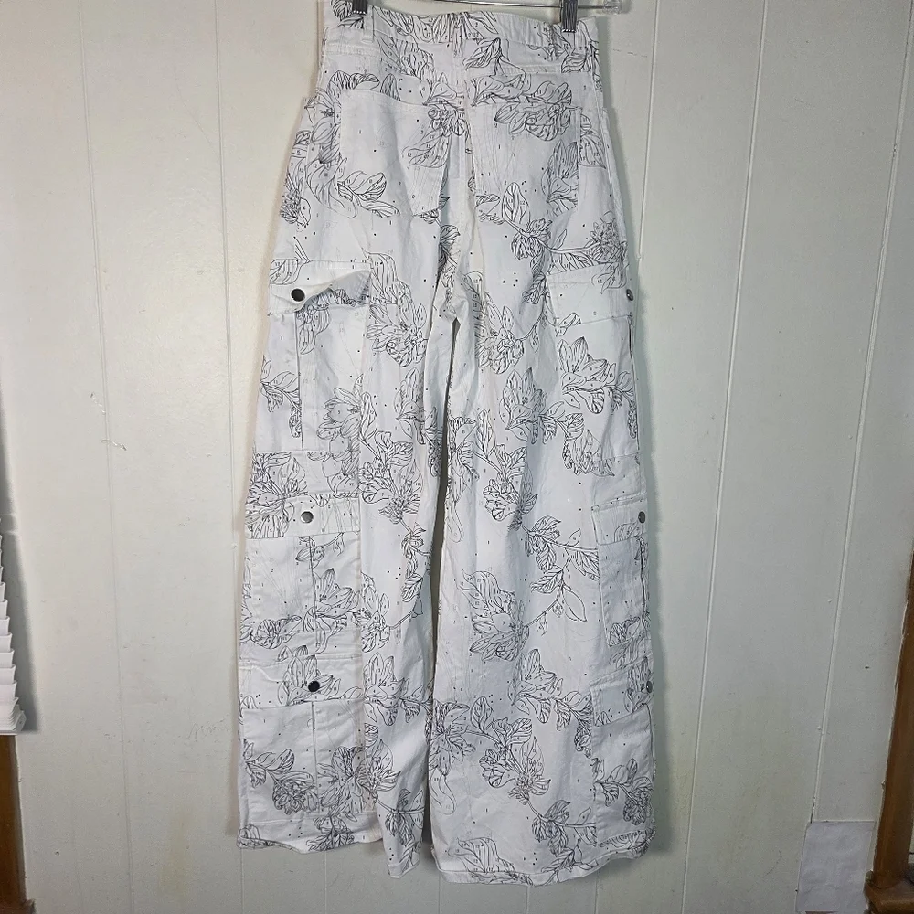 The Kit White Cotton Wide Leg Cargo Botanical Paint-By-Number Pants Sz 26